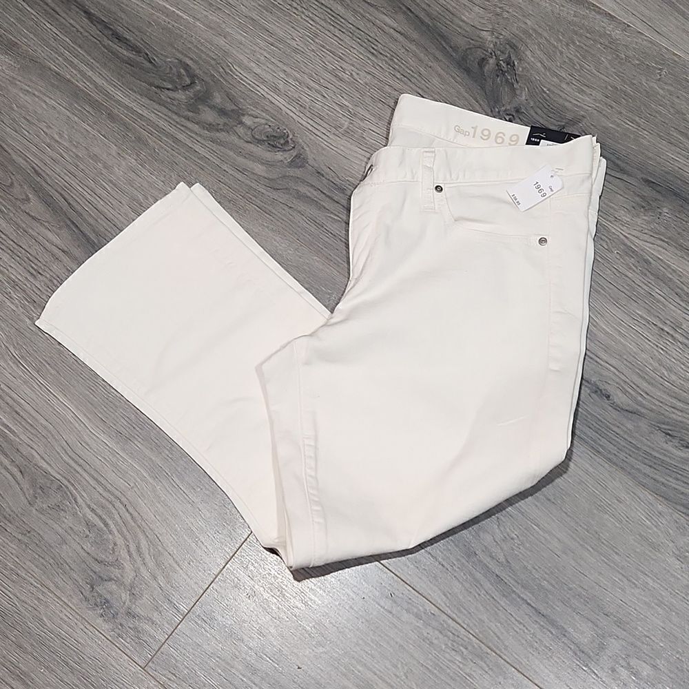 NWT GAP Cropped Boot Ivory Jeans